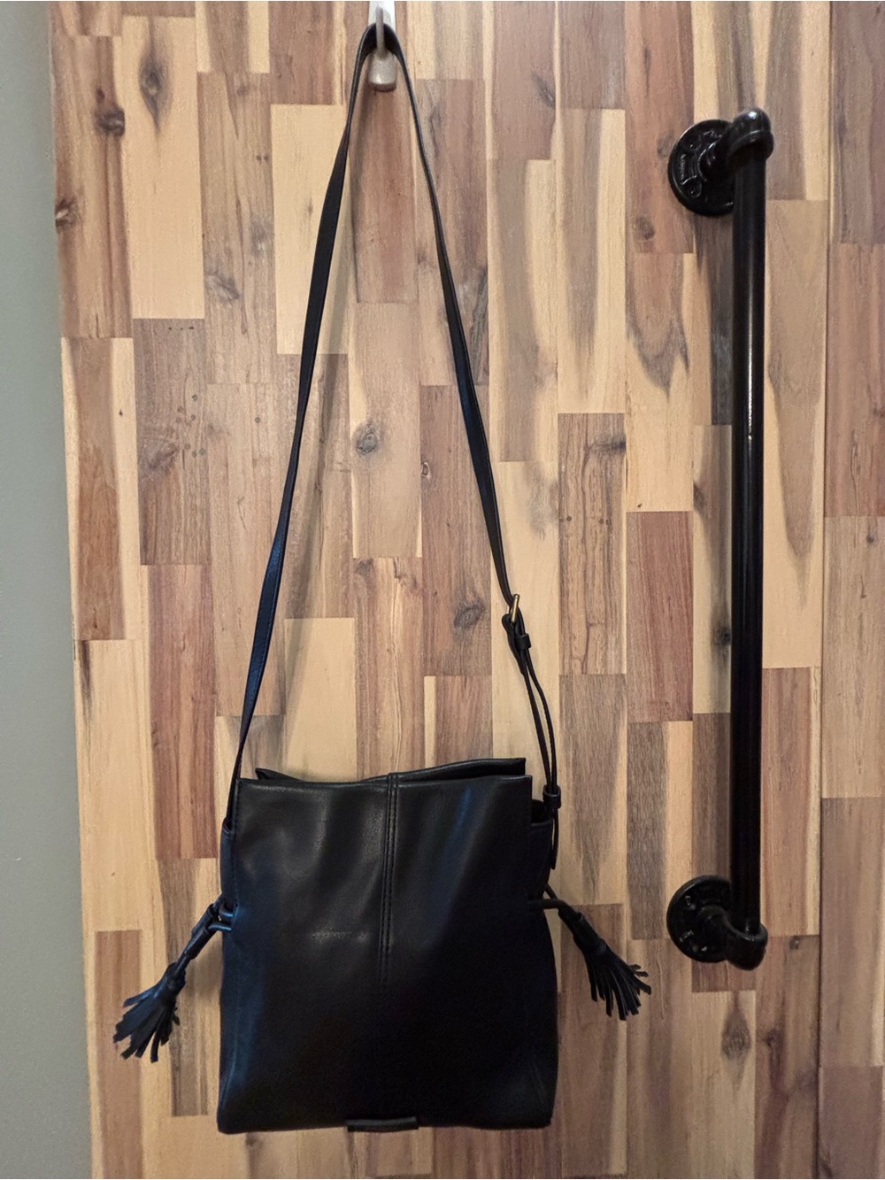 Fossil Black Leather Shoulder Bag w/adjustable side drawstrings